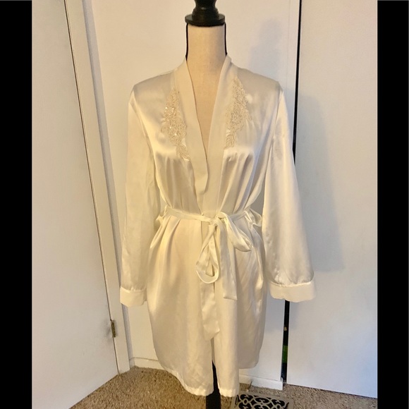 Linea Donatella Other - MUST GO Linea Donatella Cream Robe L/XL